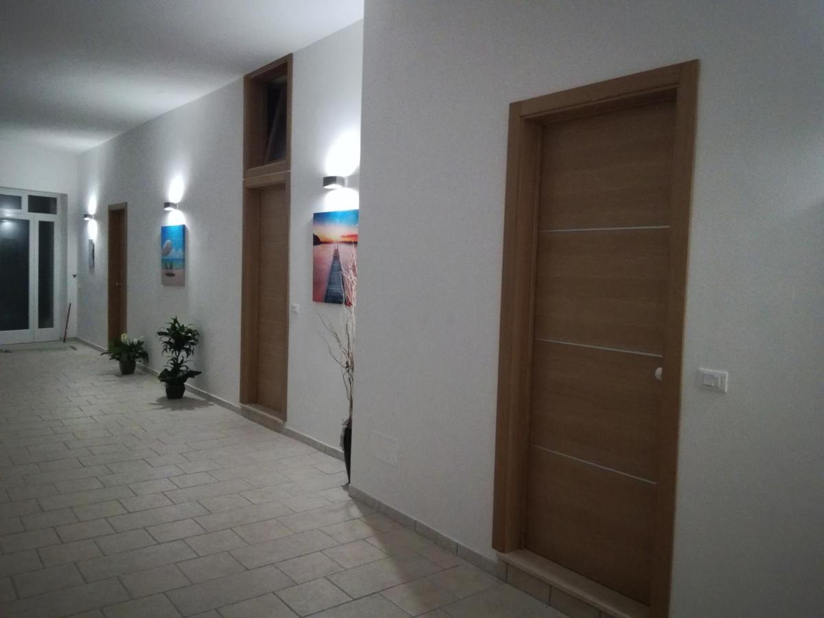 乌瓜诺拉基耶萨Carpentry住宿加早餐旅馆 外观 照片